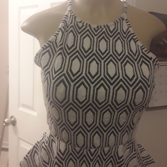 A’gaci Black& White Peplum Top Medium - Picture 2 of 5